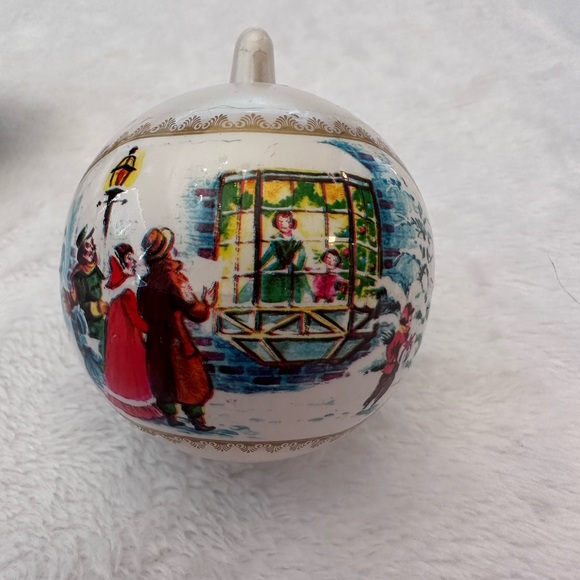 3 VINTAGE DECOR WHITE PLASTIC SHRINK WRAP TOWN PEOPLE CHRISTMAS ORNAMENTS - Picture 4 of 7